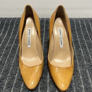 Manolo Blahnik Nude Patent Classic 4 inch heels Size IT-37 US-7